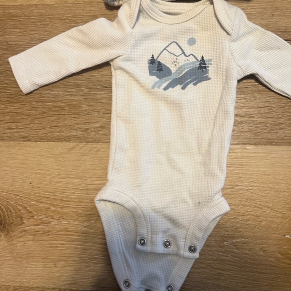 Carter’s dusty blue three piece set!! Size newborn - Picture 8 of 8